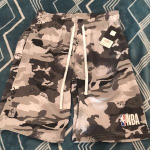 NBA camouflage“trainer shorts”.